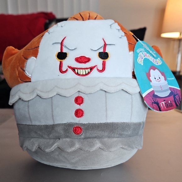 Pennywise IT Welcome To Derry Squishmallow 2025 - Picture 1 of 4